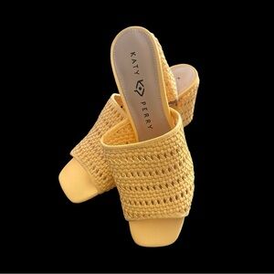 Katy Perry "The Tana" Slide Sandals in the color "Pineapple, sz 9, NWOB